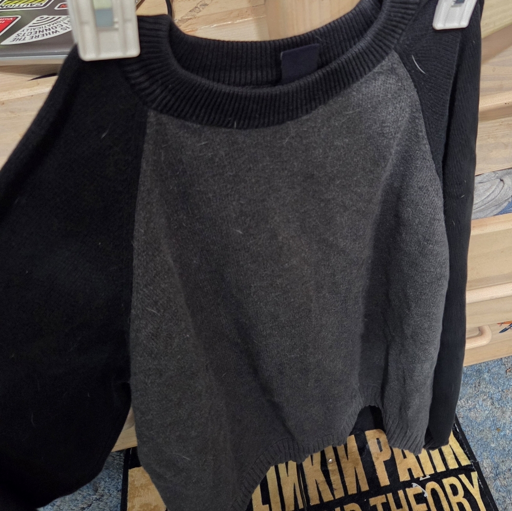Two-Tone Gap Crewneck Sweater - Black & Charcoal